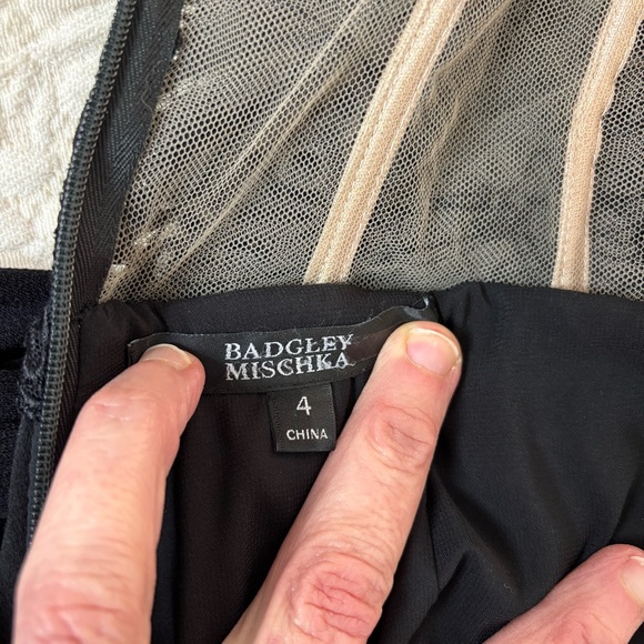 Badgley Mischka -Laced Sweetheart Gown 
4R - Picture 6 of 6